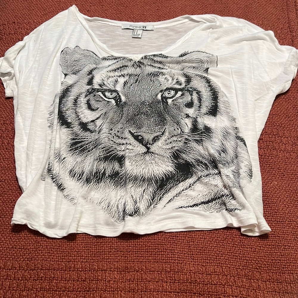 Forever 21 Short-Sleeve Sparkle Lion Cropped Top